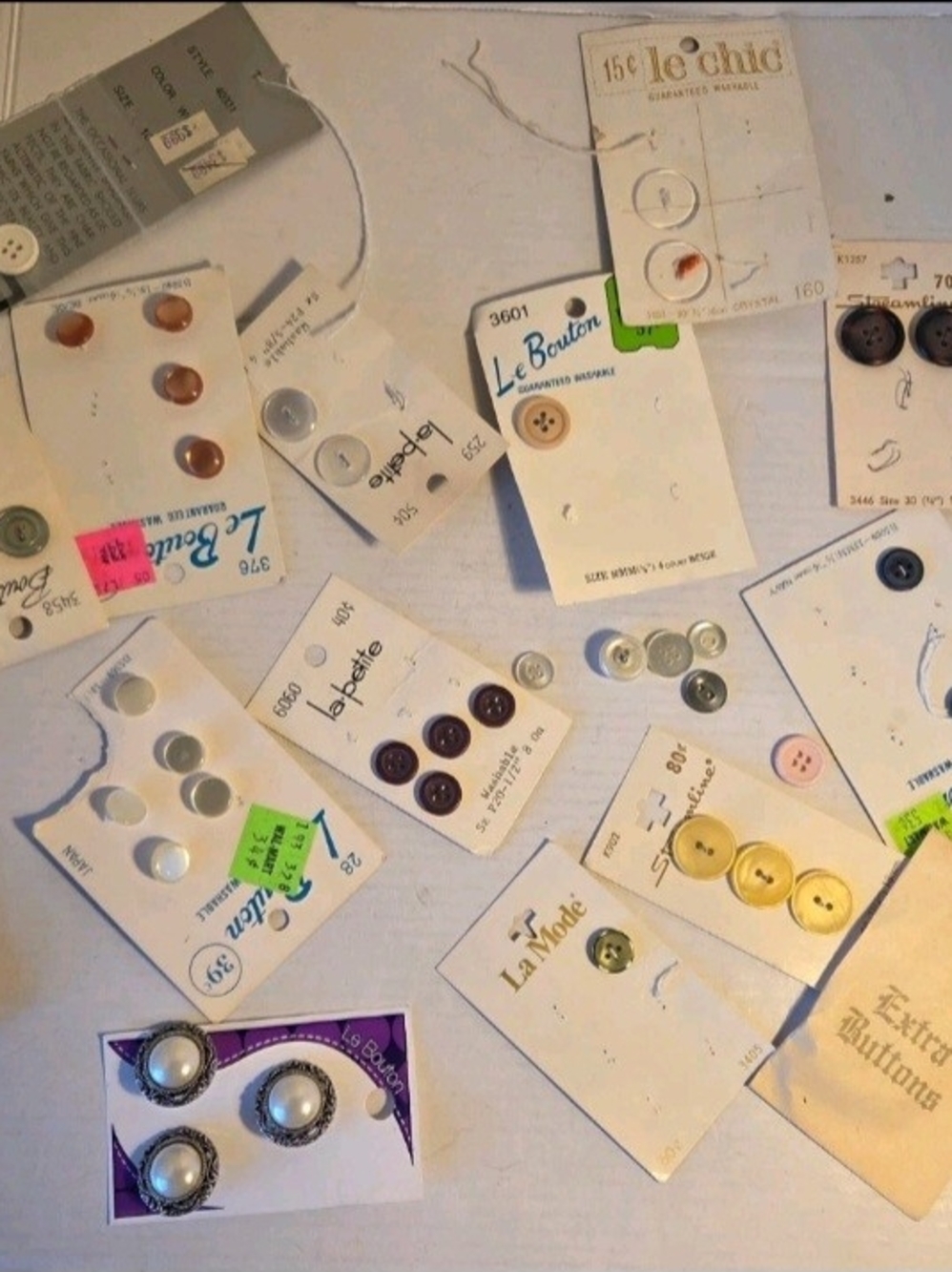 Lot Of Vintage Buttons Assorted Brands